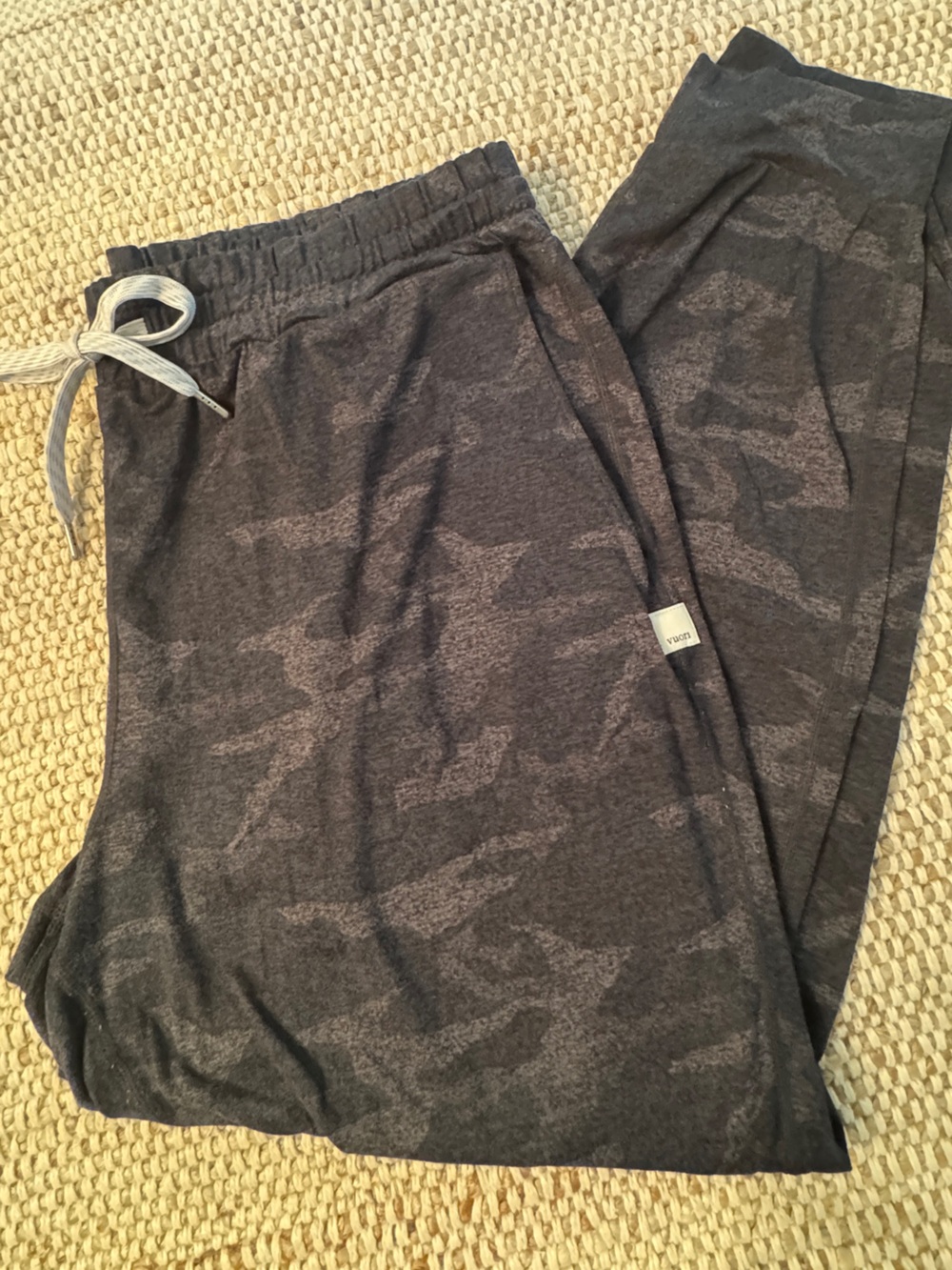 Vuori Medium Charcoal Camo Jogger Pants Drawstring Performance Athleisure